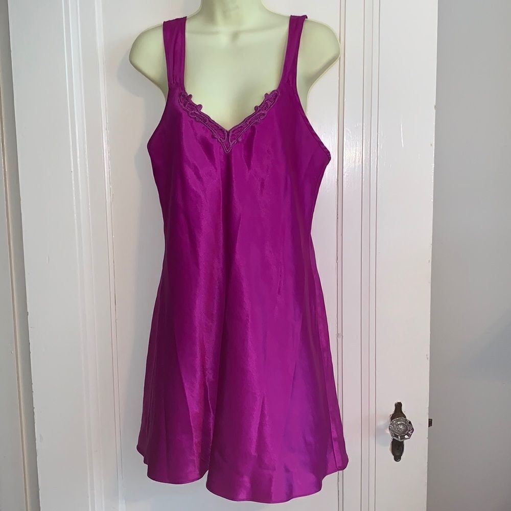 ‎Adonna fuchsia polyester nightgown
